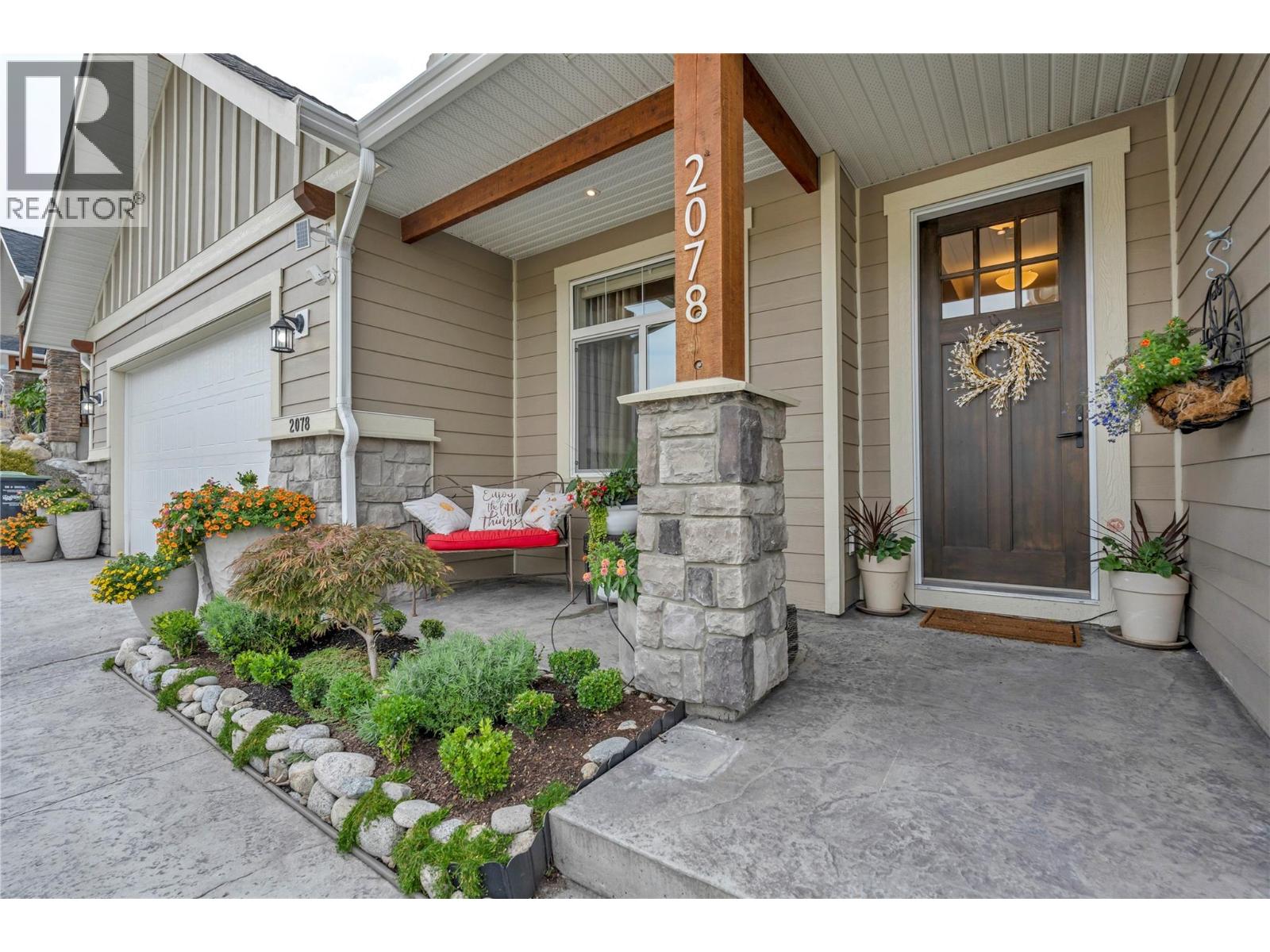 2078 LAWRENCE Avenue