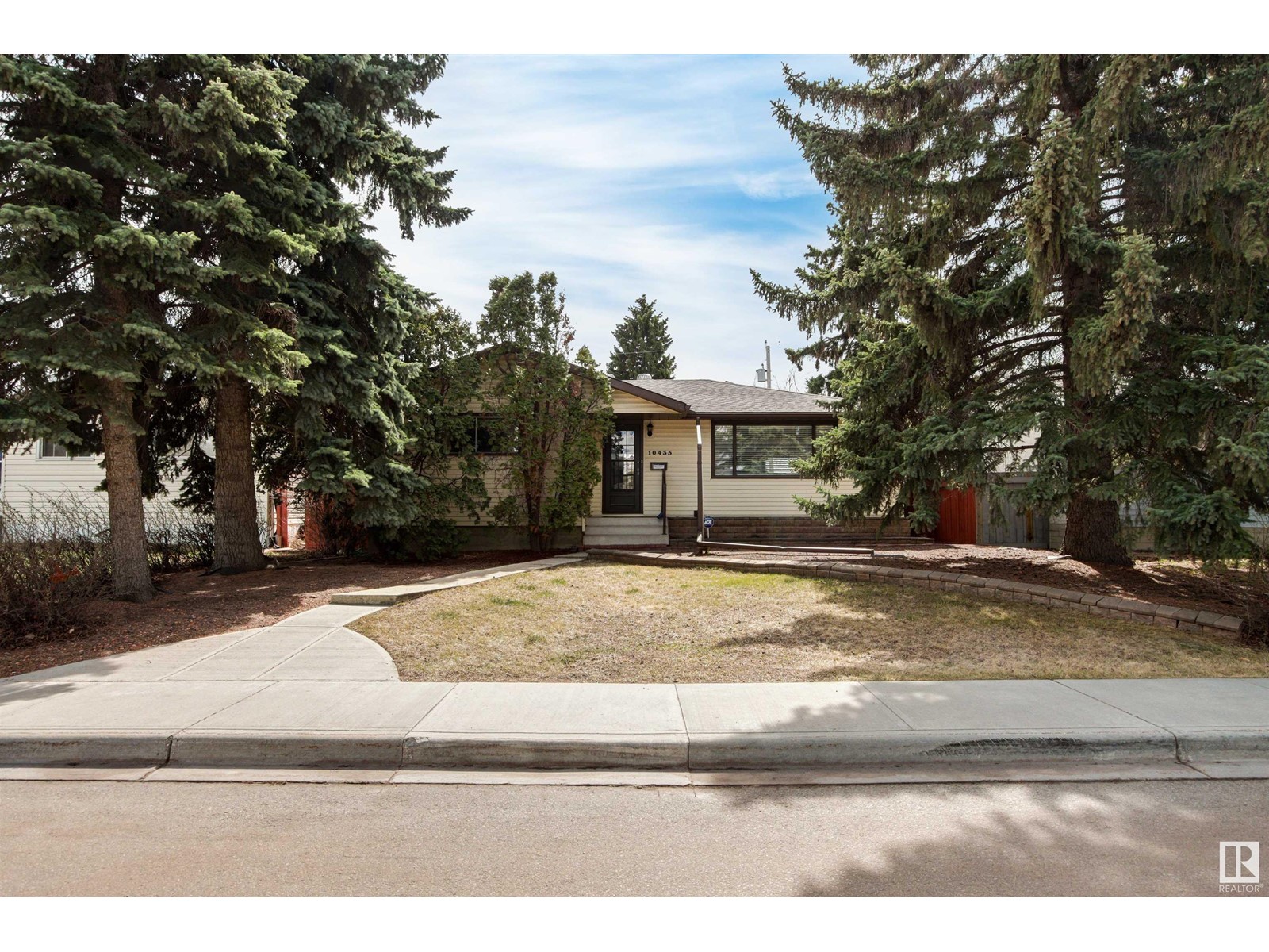 10435 137 AV NW