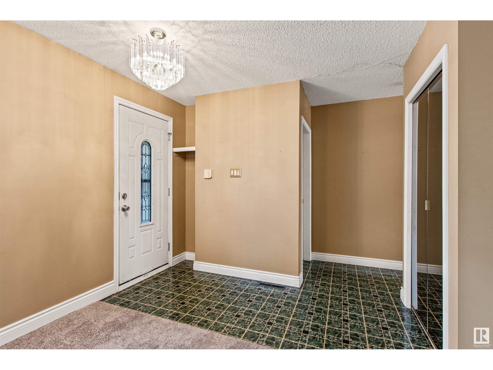10435 137 AV NW