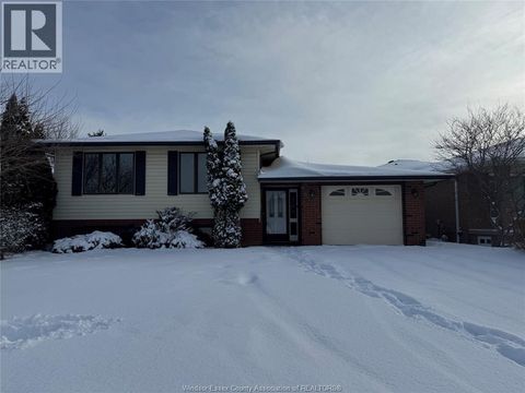 Property photo of 3034 fazio drive, windsor, ON n9e4g1