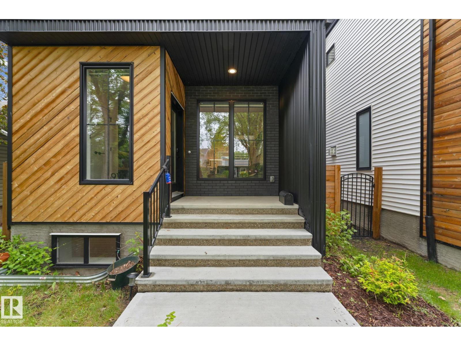 9138 71 AV NW