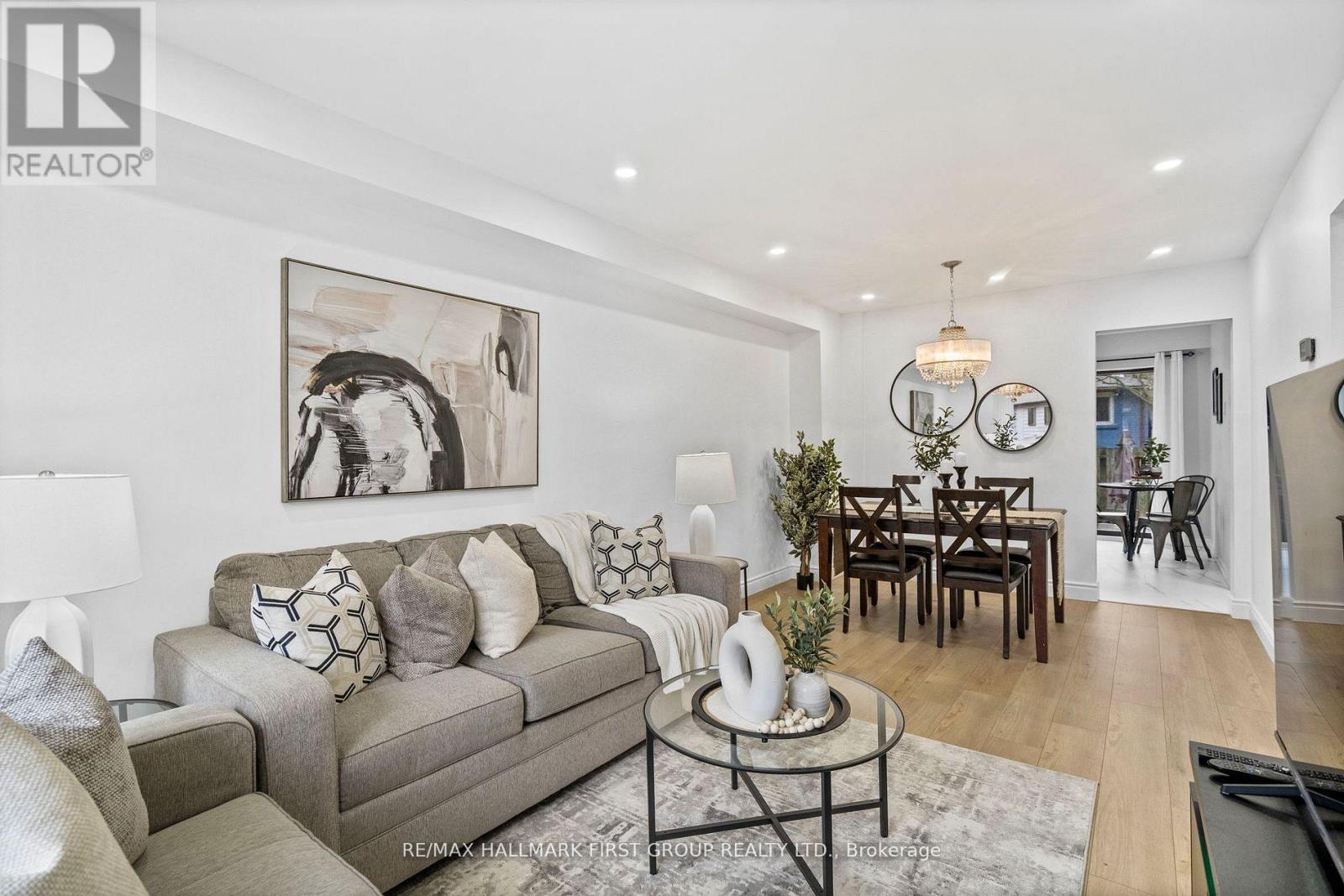 7 - 350 CAMELOT COURT