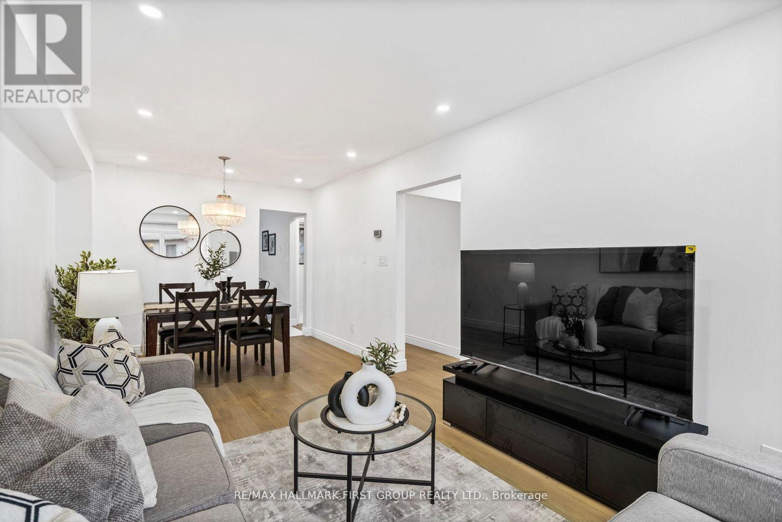 7 - 350 CAMELOT COURT