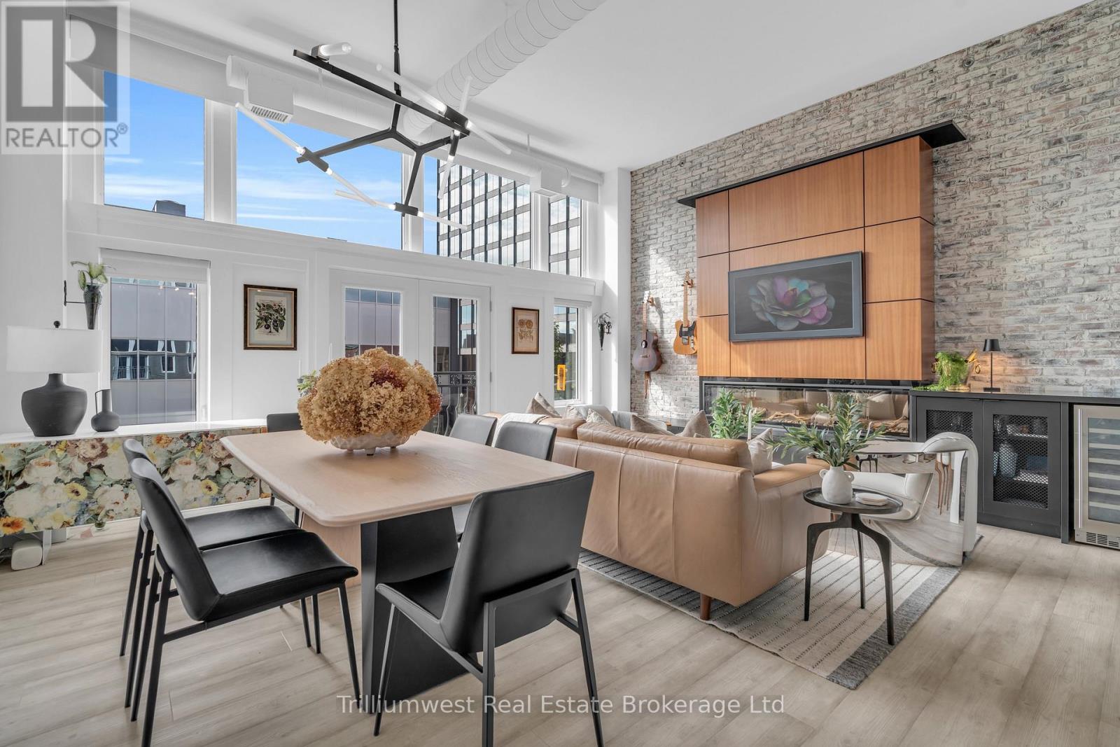 205 - 276 KING STREET W