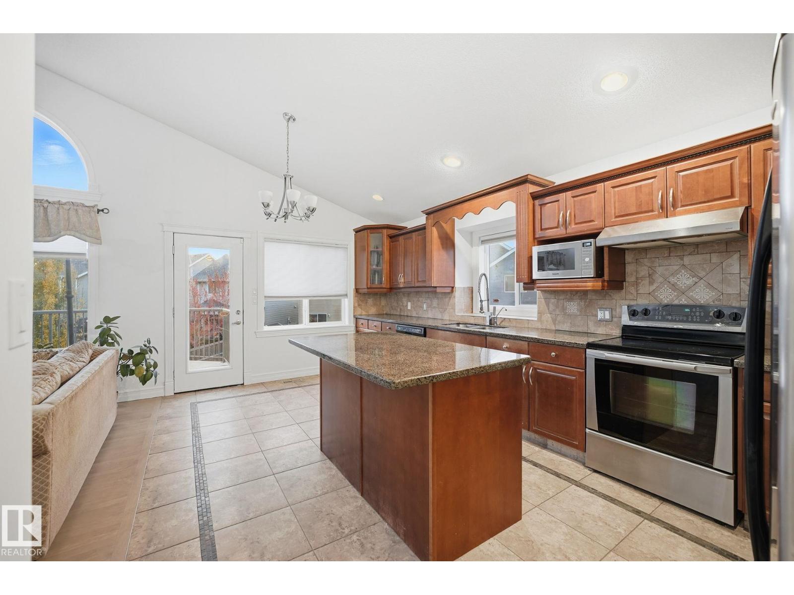 1324 70 ST SW