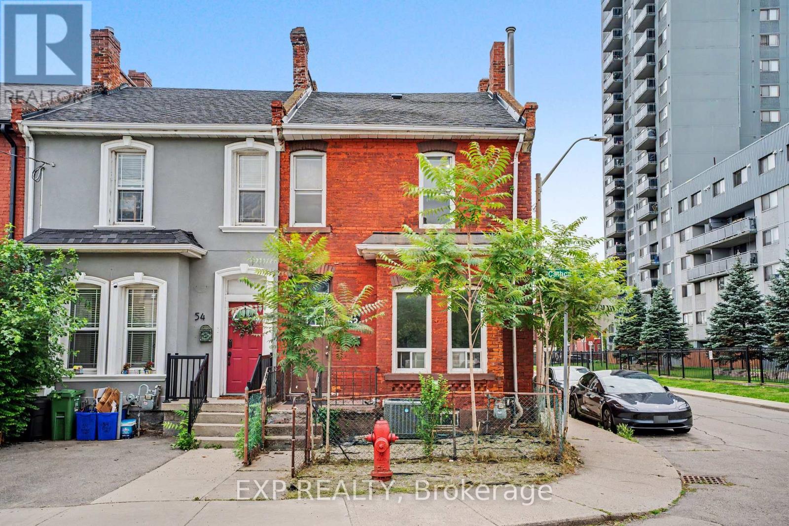 Photo 1 of 31 — 52 CATHCART STREET, Hamilton (Beasley), ON L8R1M5
