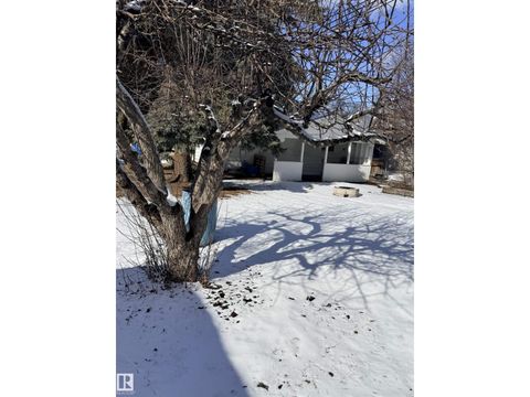 11934 89 ST NW NW Edmonton AB T5B3V8
