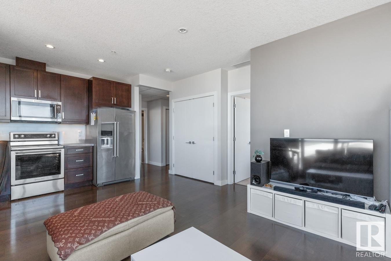 #1405 10238 103 ST NW