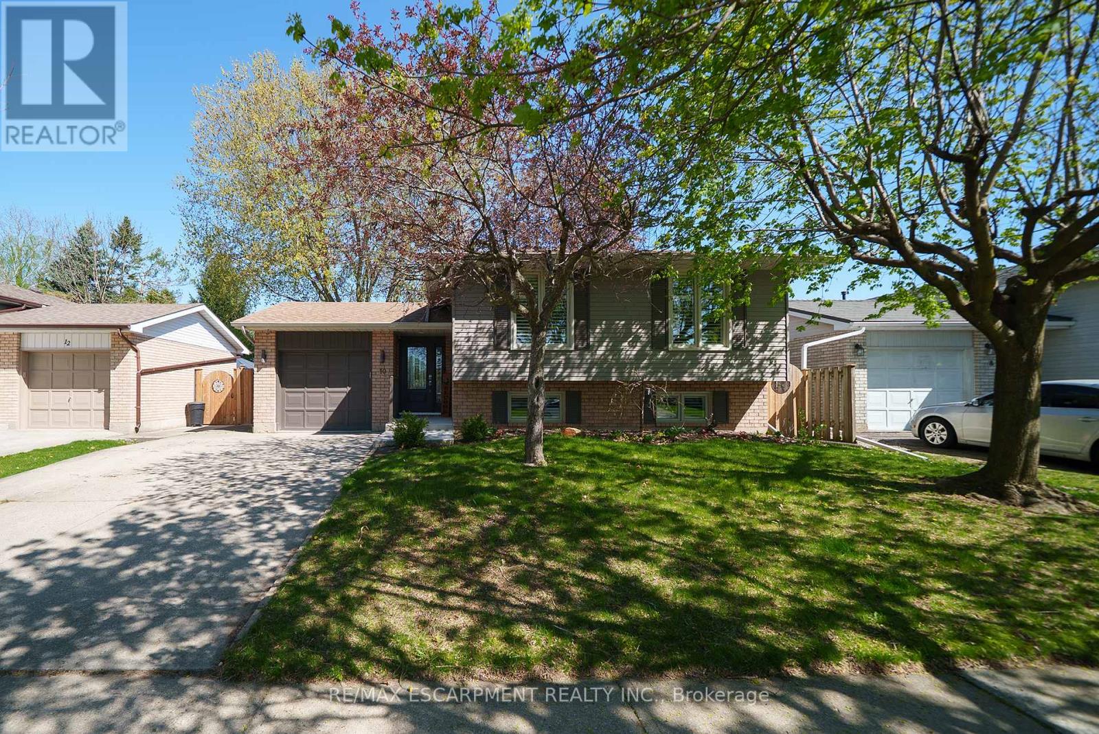 10 MYRTLEVILLE DRIVE
