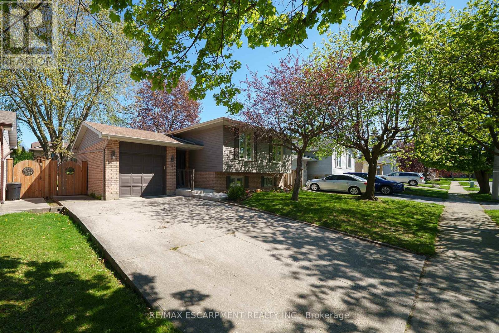 10 MYRTLEVILLE DRIVE