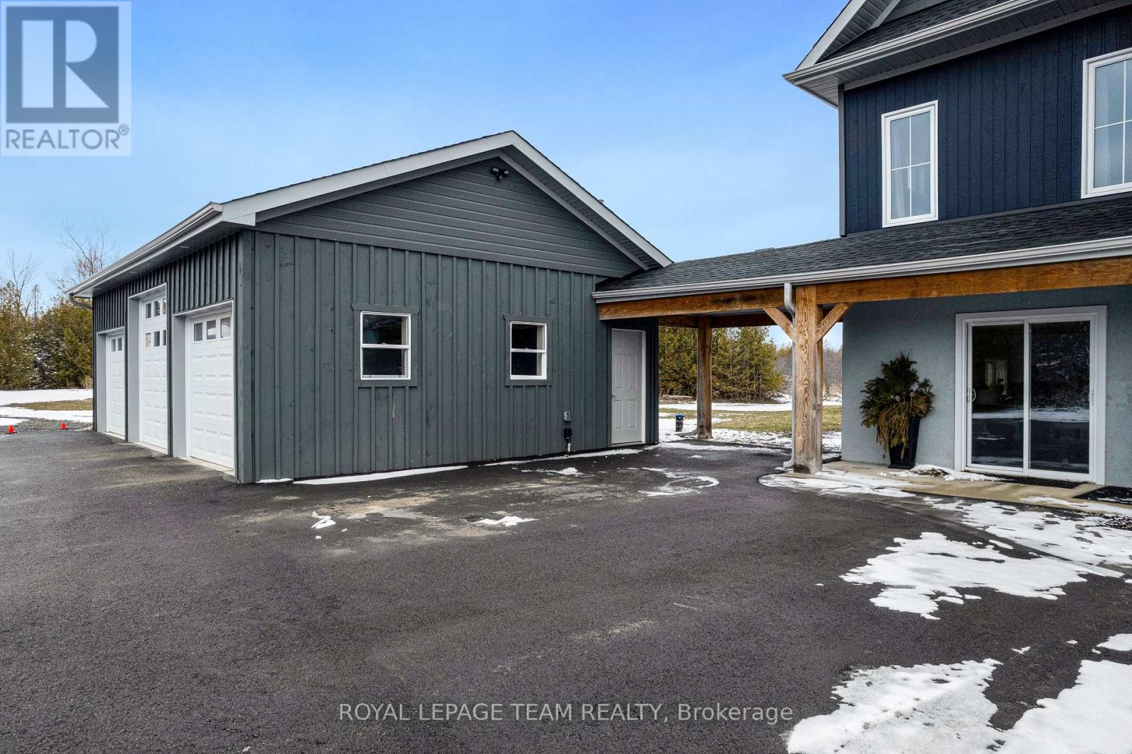 114 CHARLES HOLDEN AVENUE