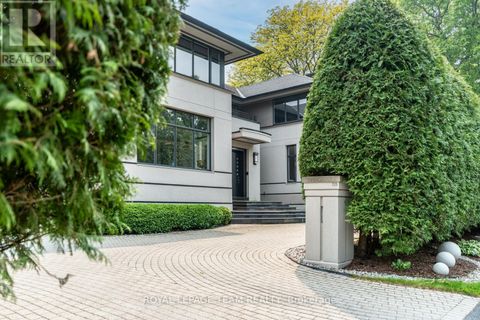 725 MANOR AVENUE Ottawa ON K1M0E4