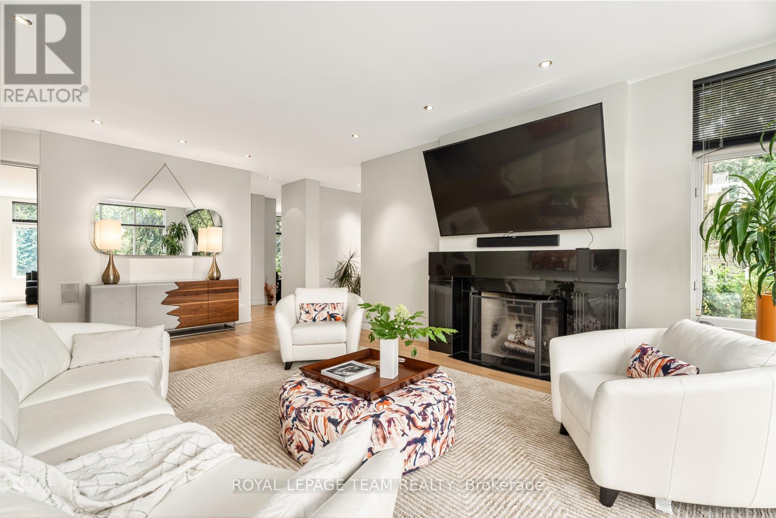 725 MANOR AVENUE