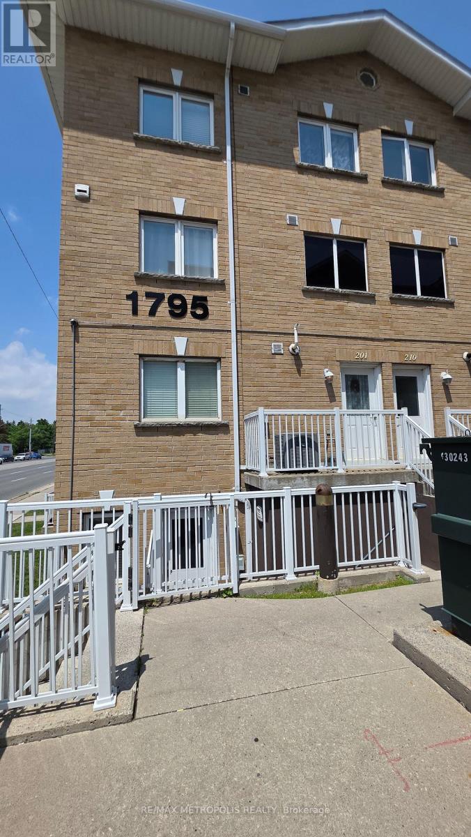 Photo 1 of 15 — 210 - 1795 MARKHAM ROAD E Unit 210, Toronto (Malvern), ON M1B2Z7