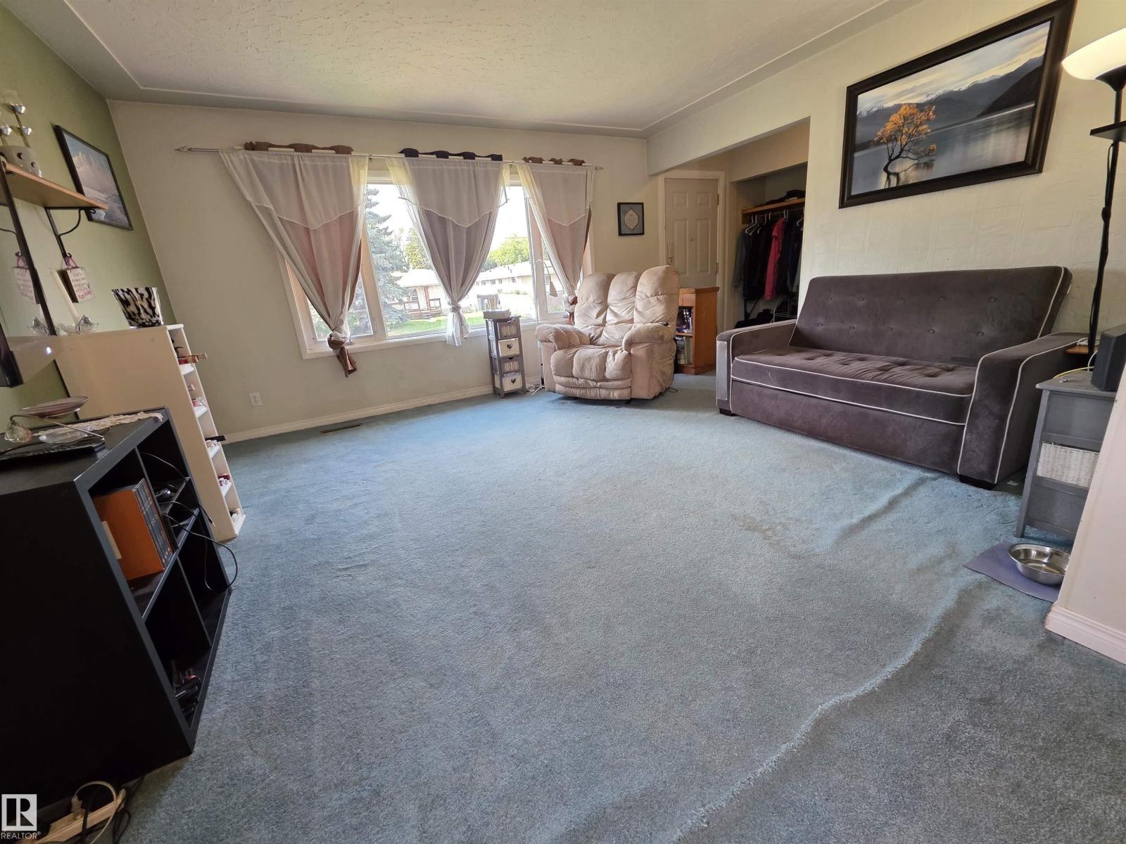 11933 50 ST NW