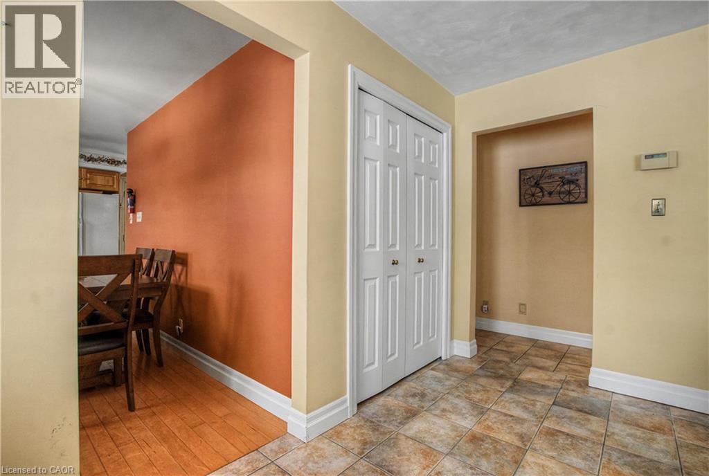 938 WELLINGTON Street