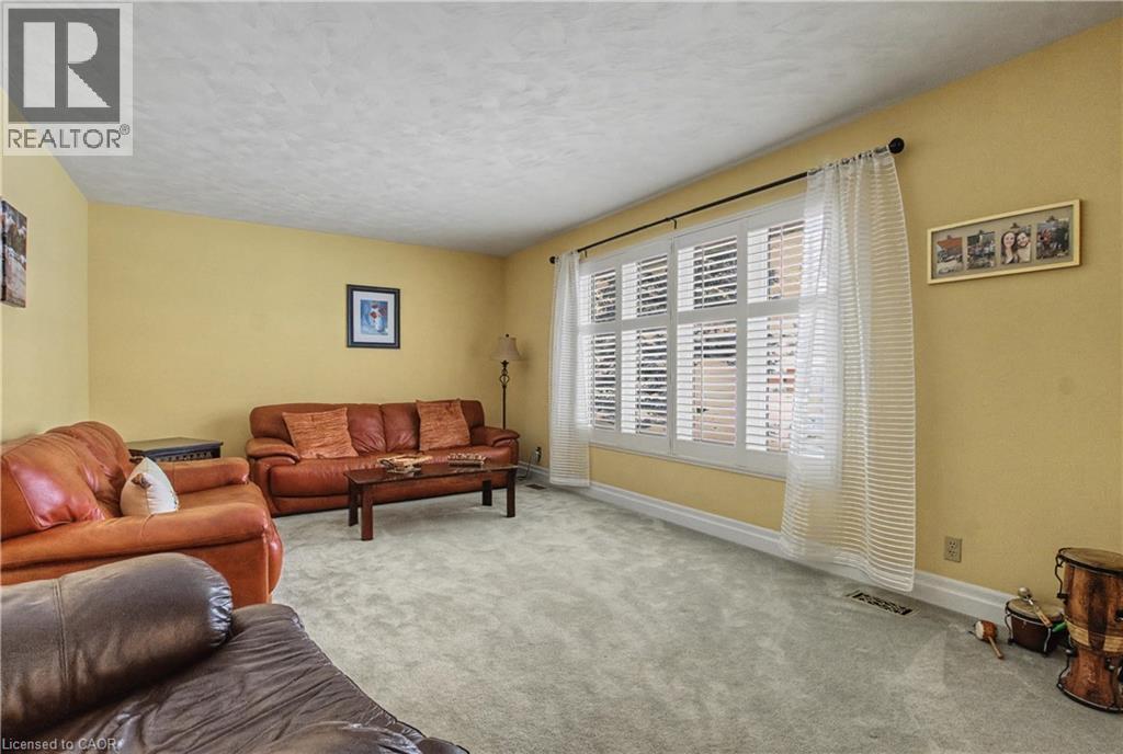 938 WELLINGTON Street