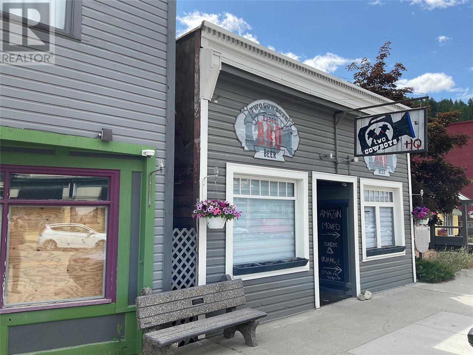 318 COPPER S Avenue