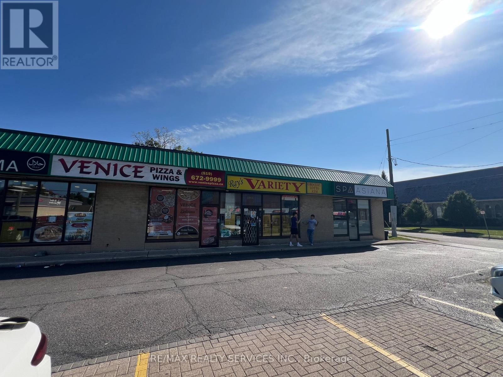 243 WHARNCLIFFE ROAD N