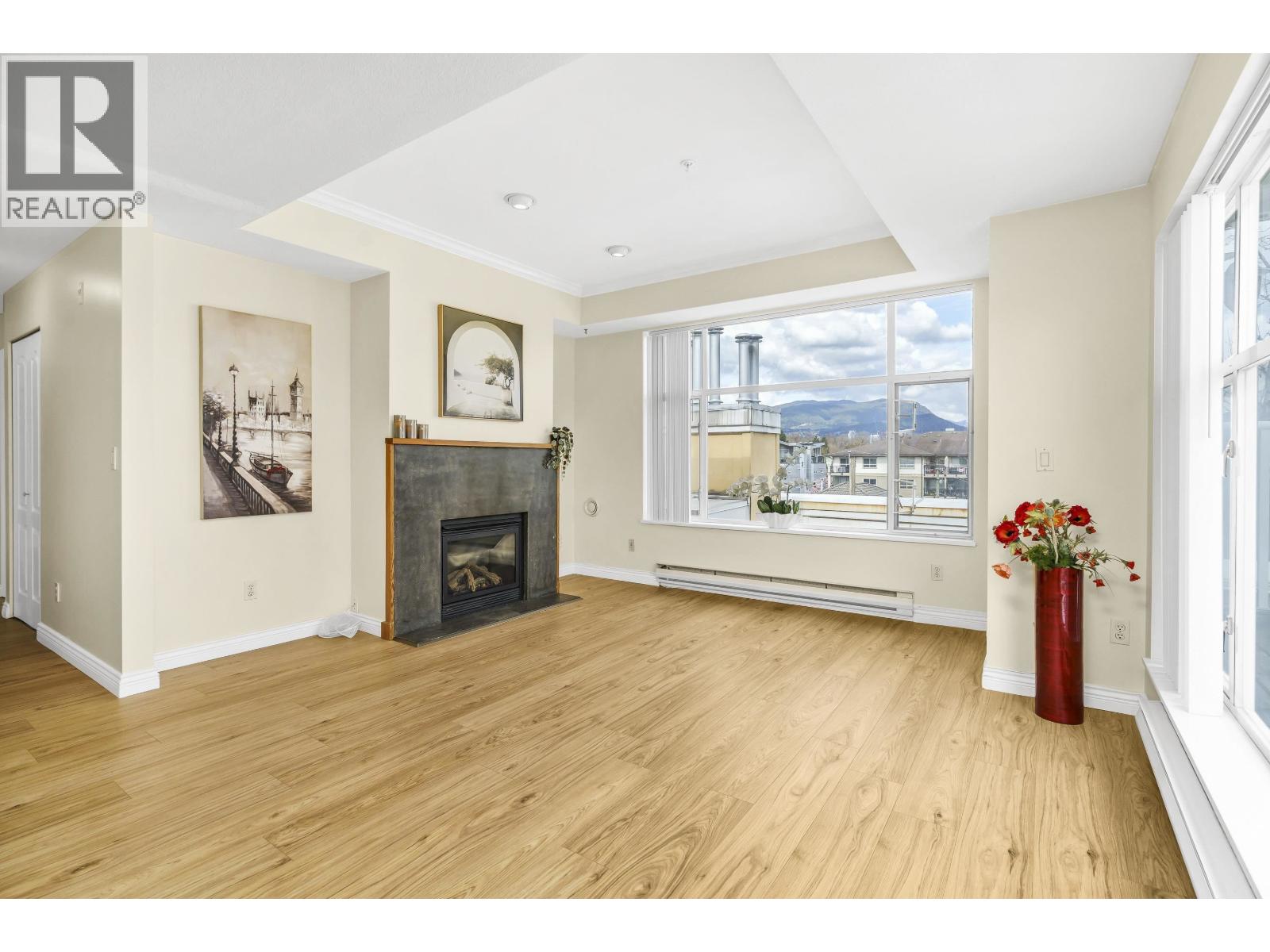 404 2340 HAWTHORNE AVENUE