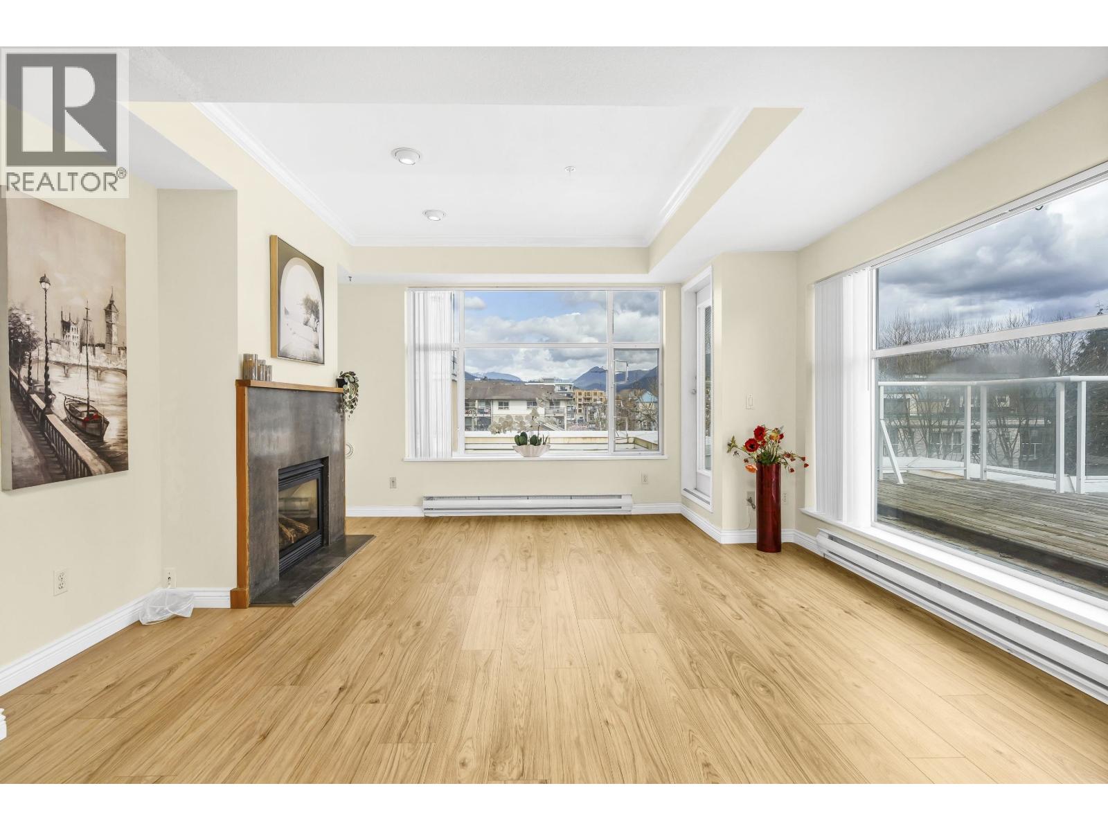 404 2340 HAWTHORNE AVENUE