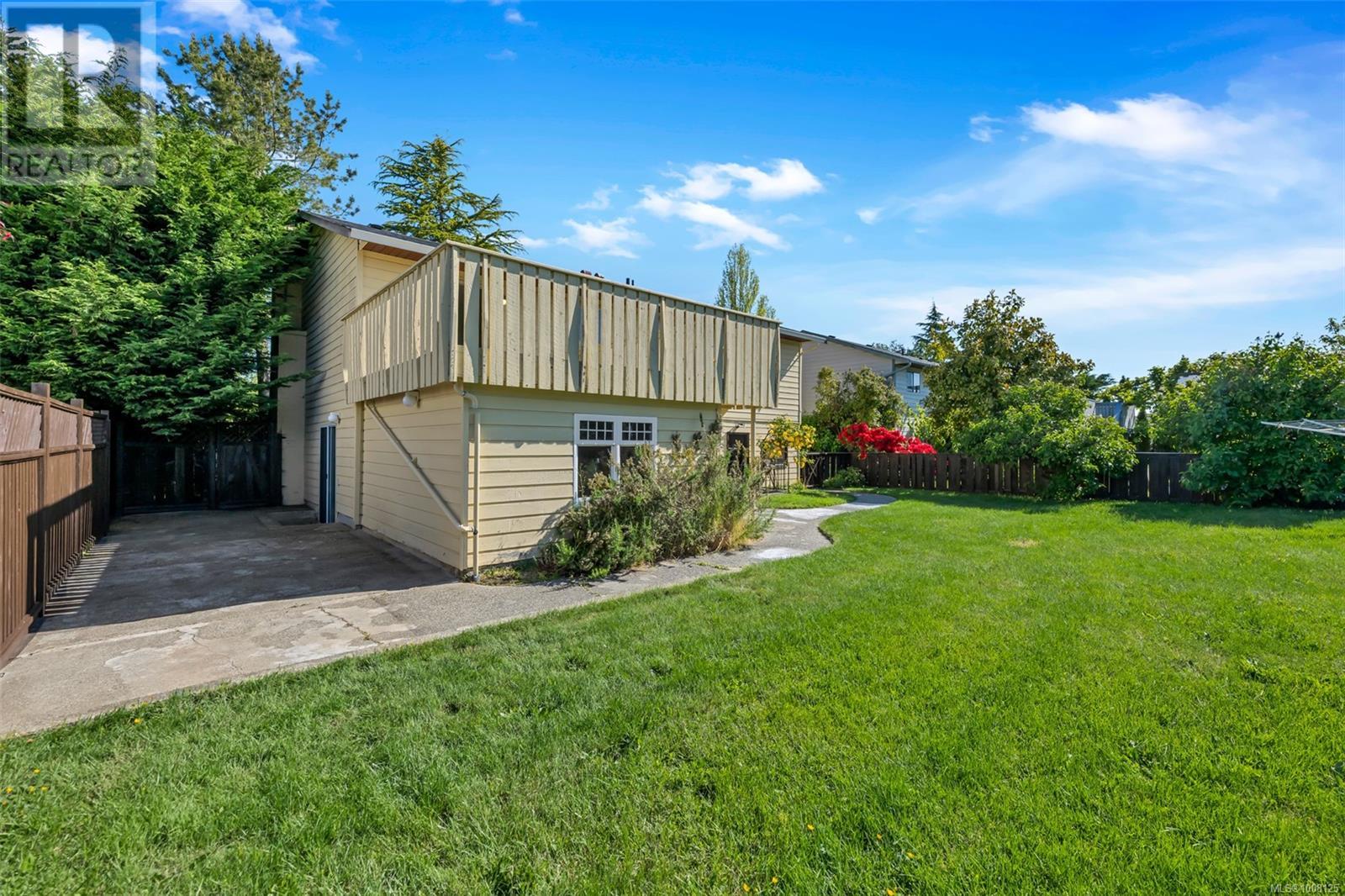 2225 Magnolia Pl