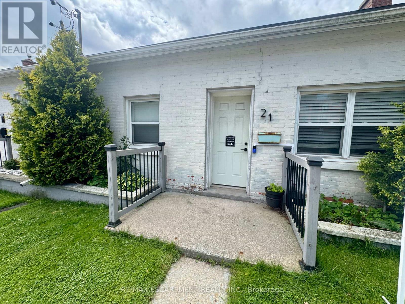 21 CEDAR STREET