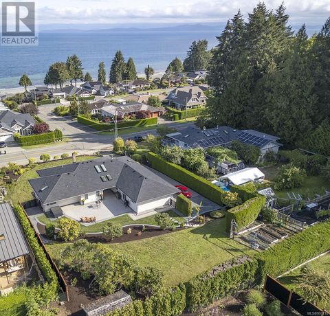 274 Crescent Rd W Qualicum Beach BC V9K1J9
