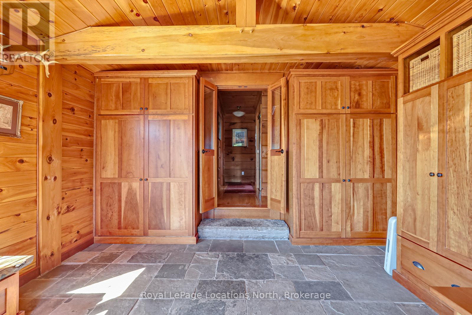 545413 4A SIDE ROAD N
