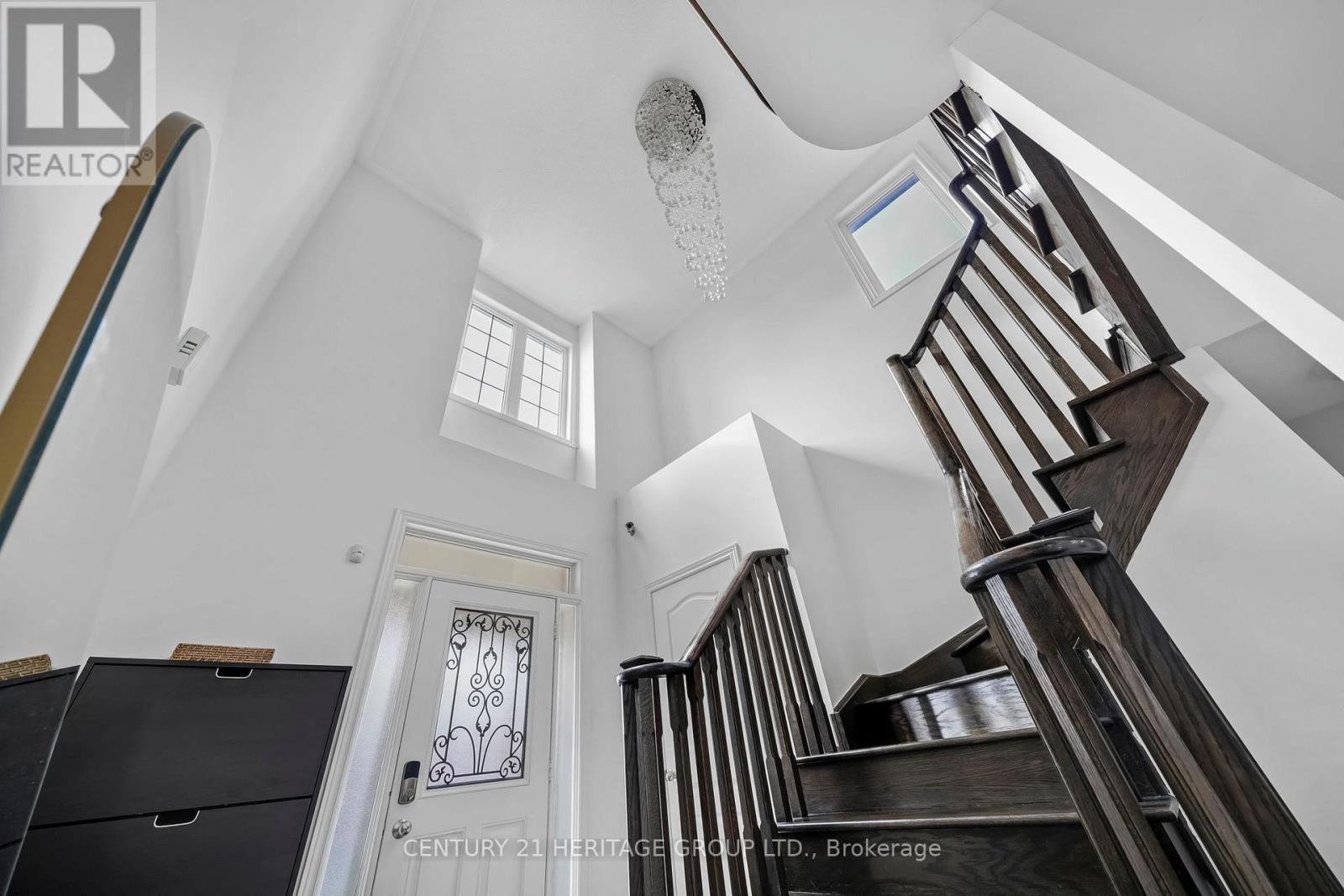 32 AMBERWING LANDING