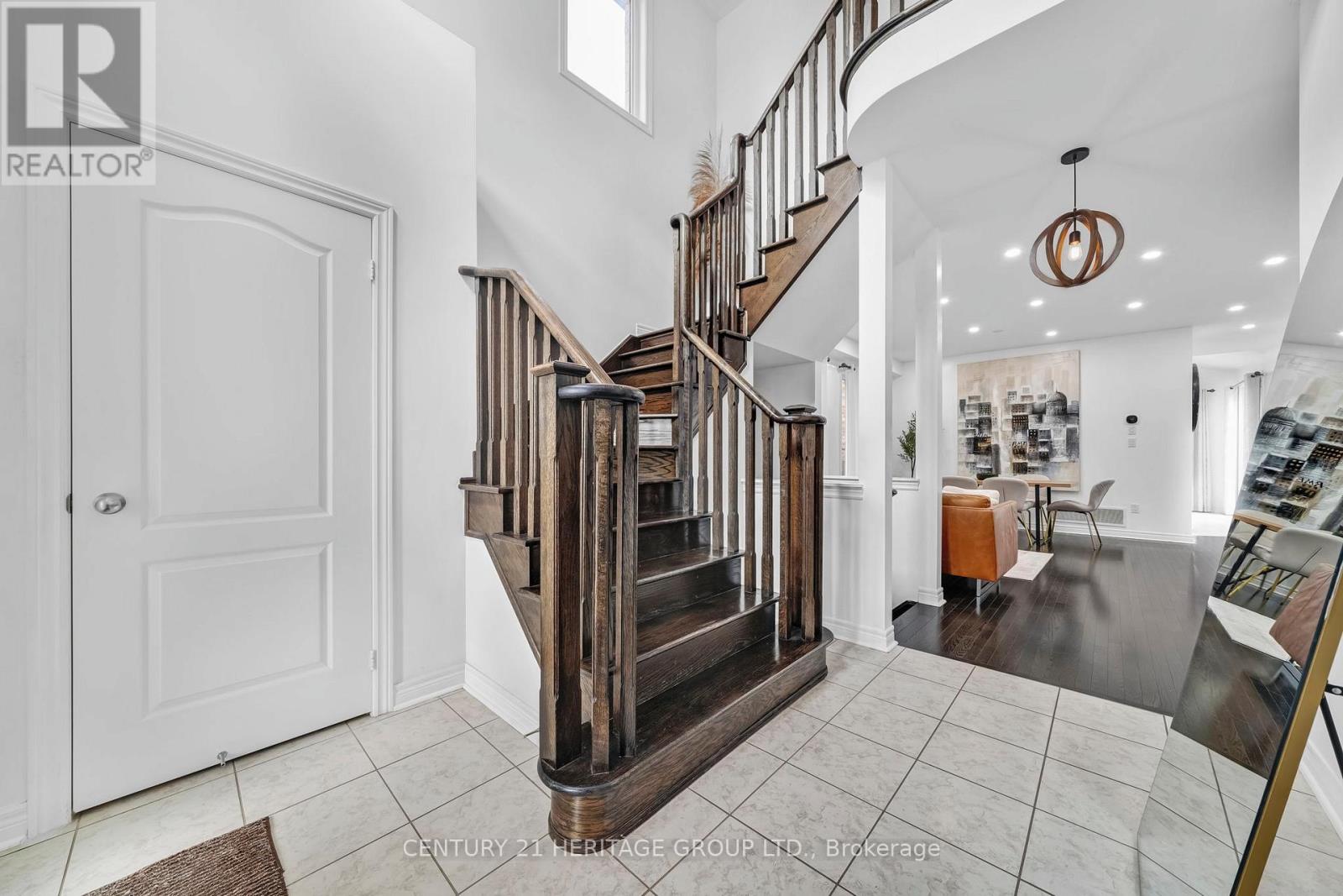 32 AMBERWING LANDING