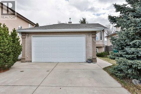 38 St James Crescent N Lethbridge AB T1H6M5
