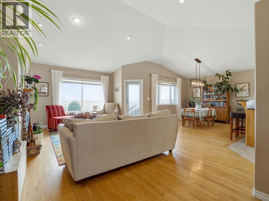 44 Canyon Boulevard W