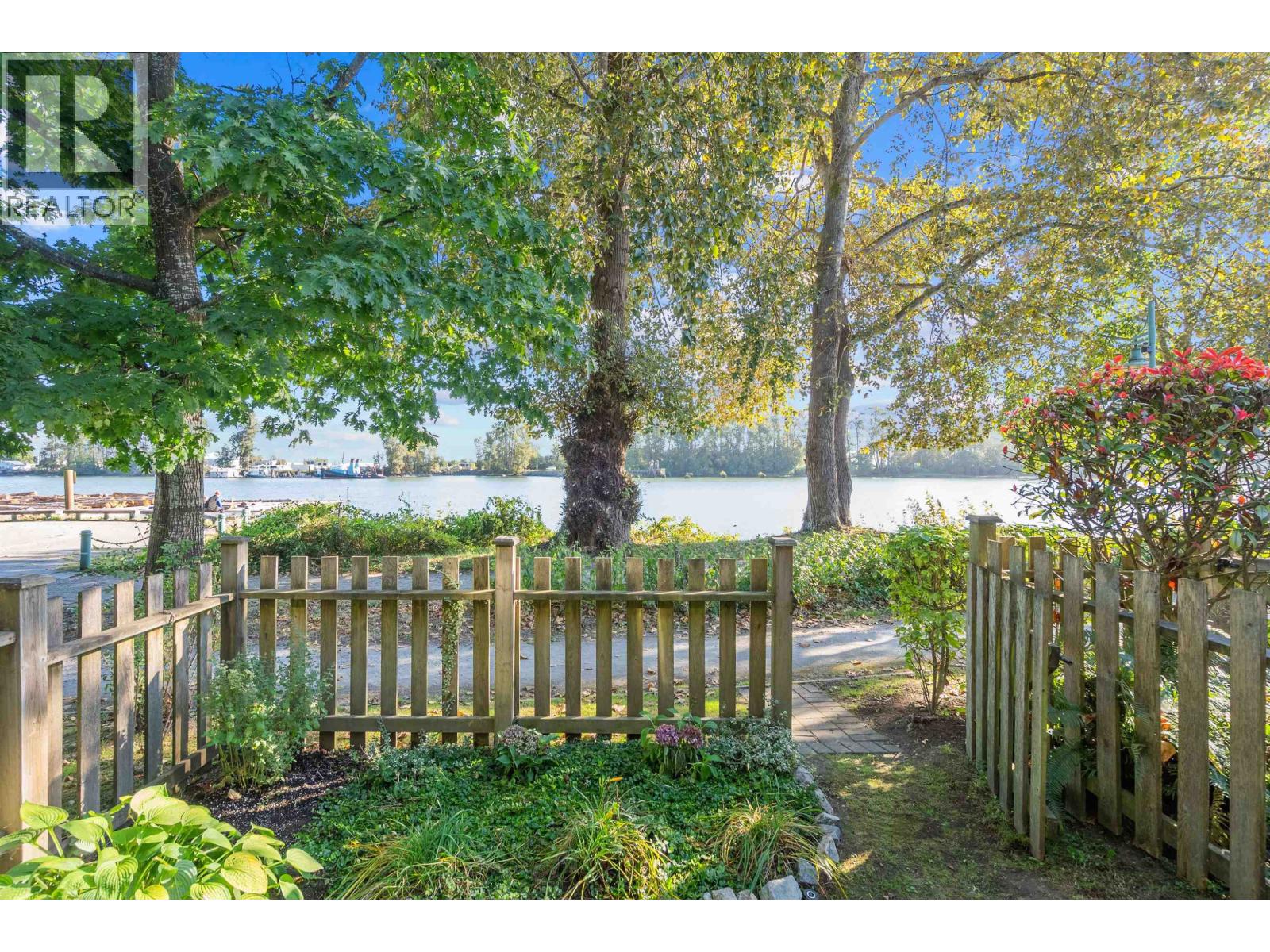 1 8581 JELLICOE STREET