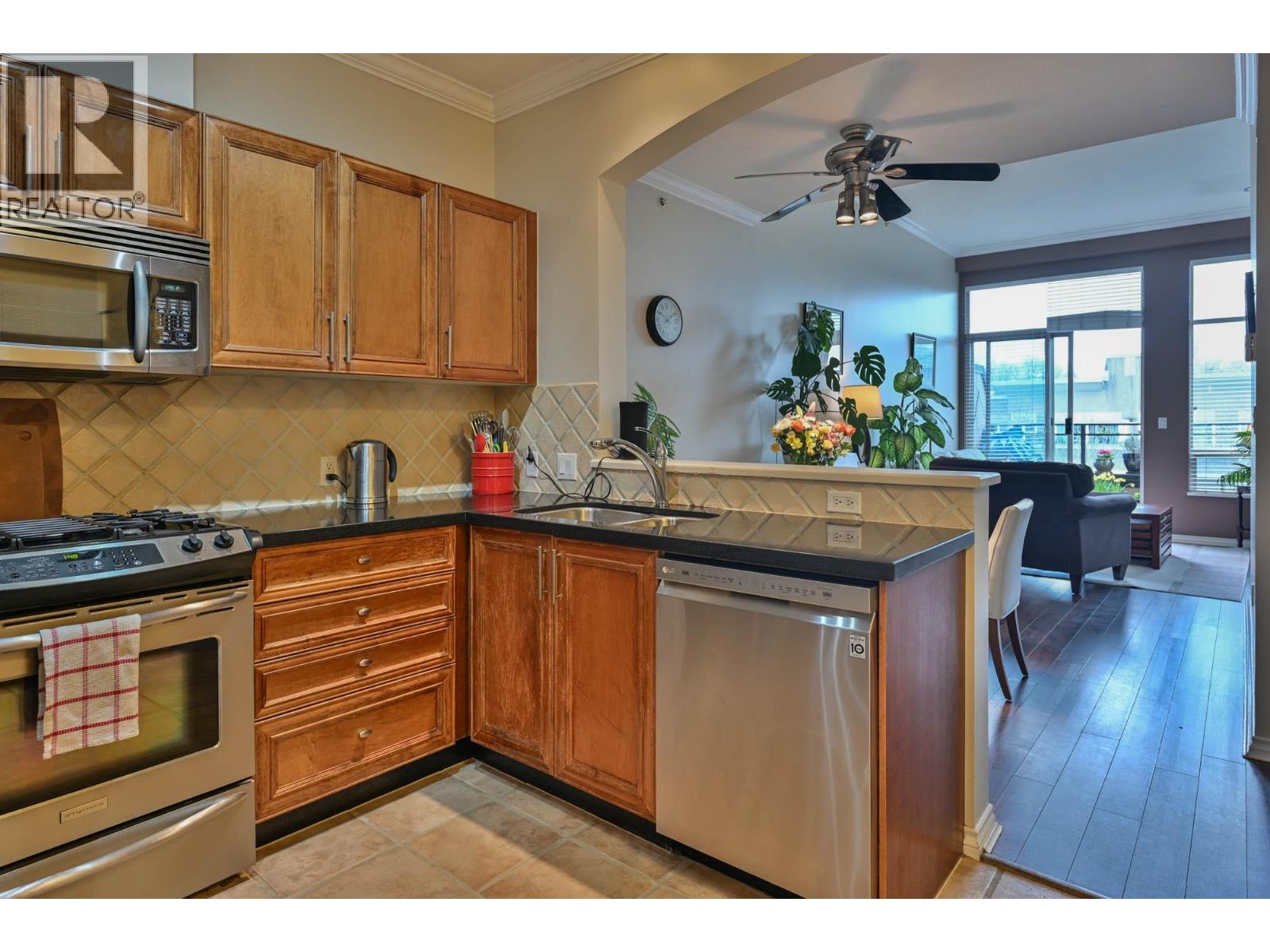 407 2175 SALAL DRIVE