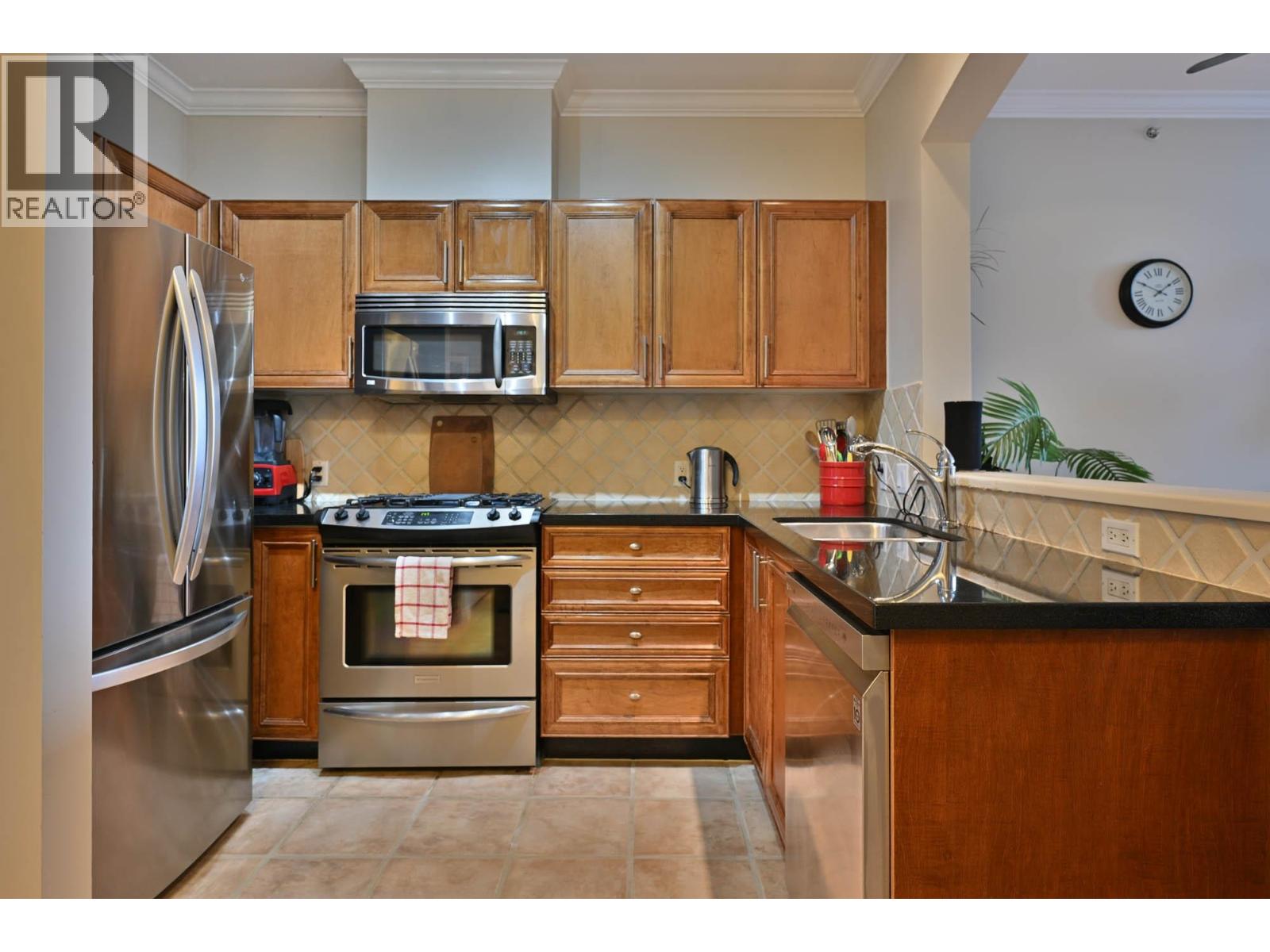 407 2175 SALAL DRIVE