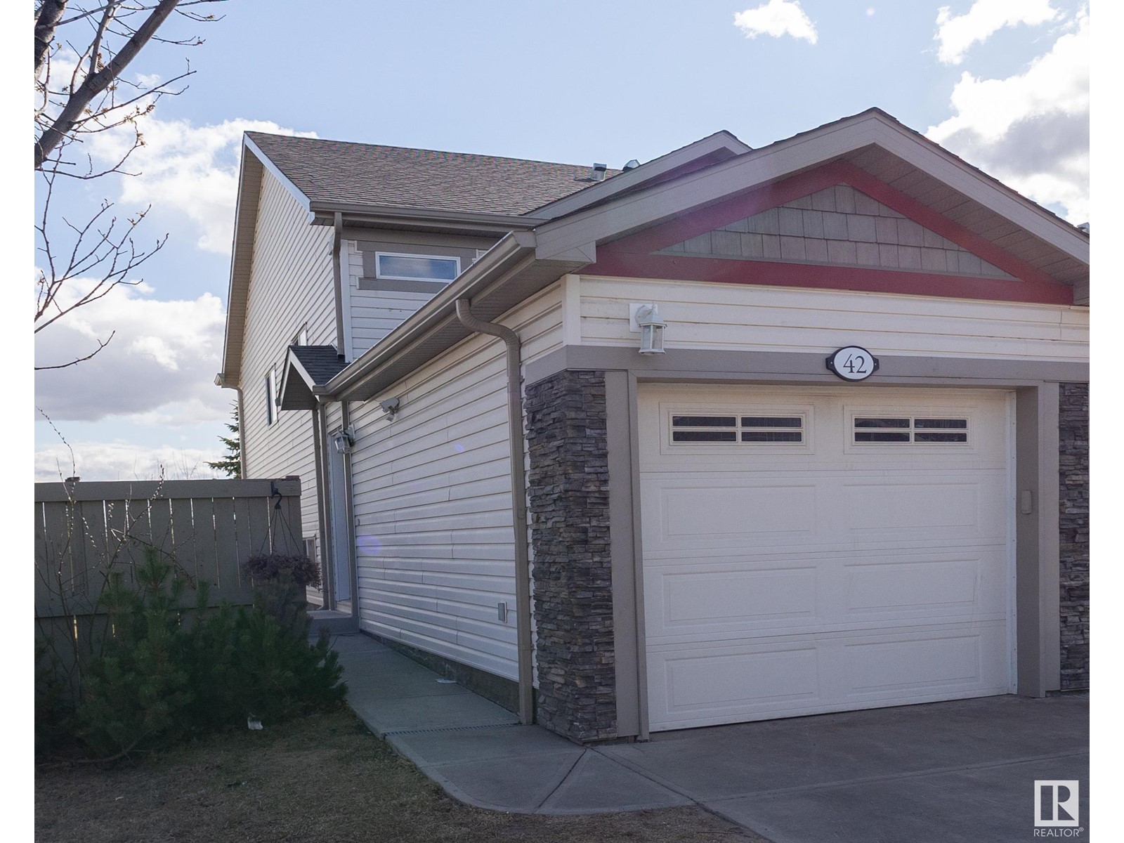 #42 6520 2 AV SW