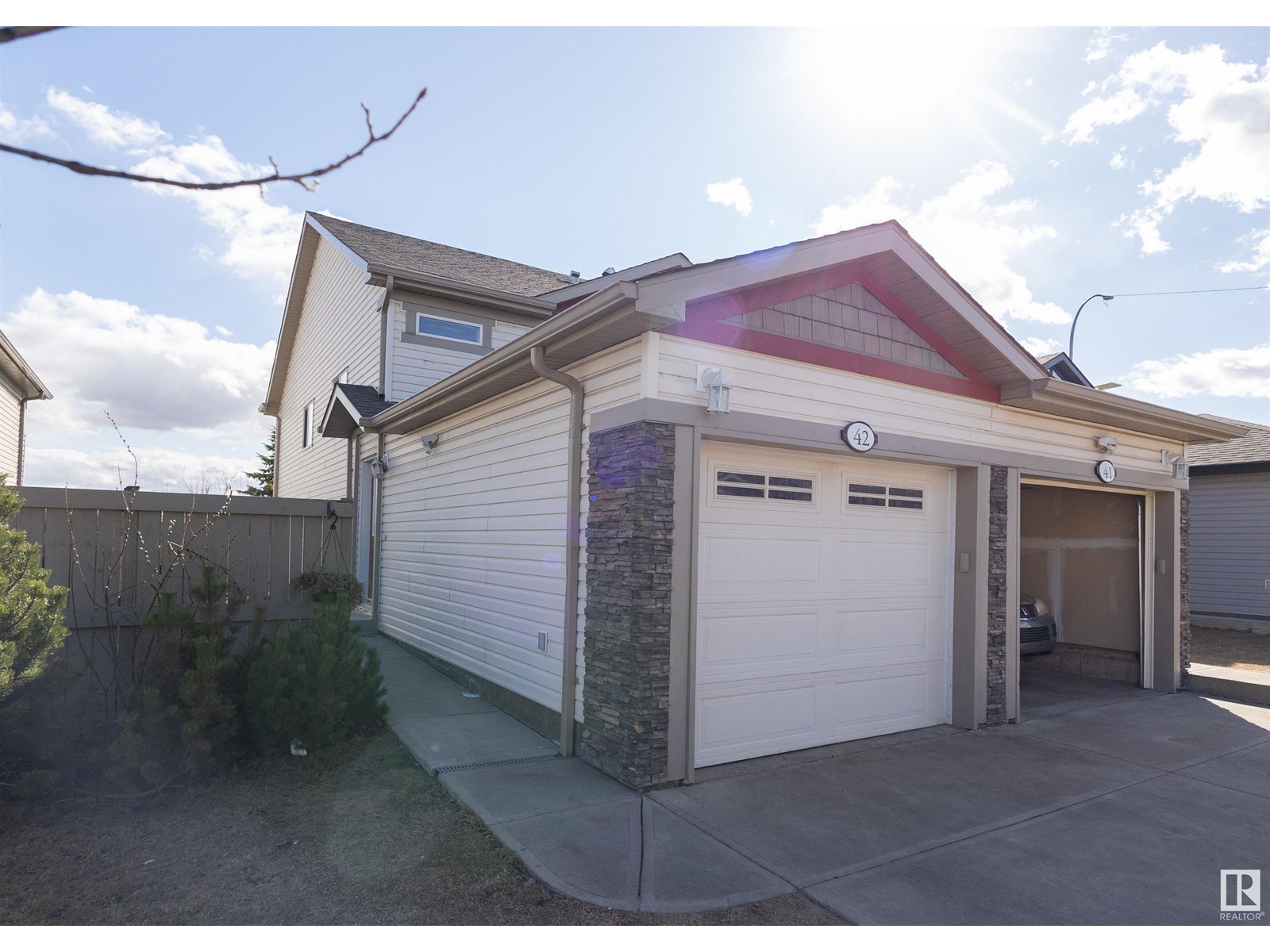 #42 6520 2 AV SW