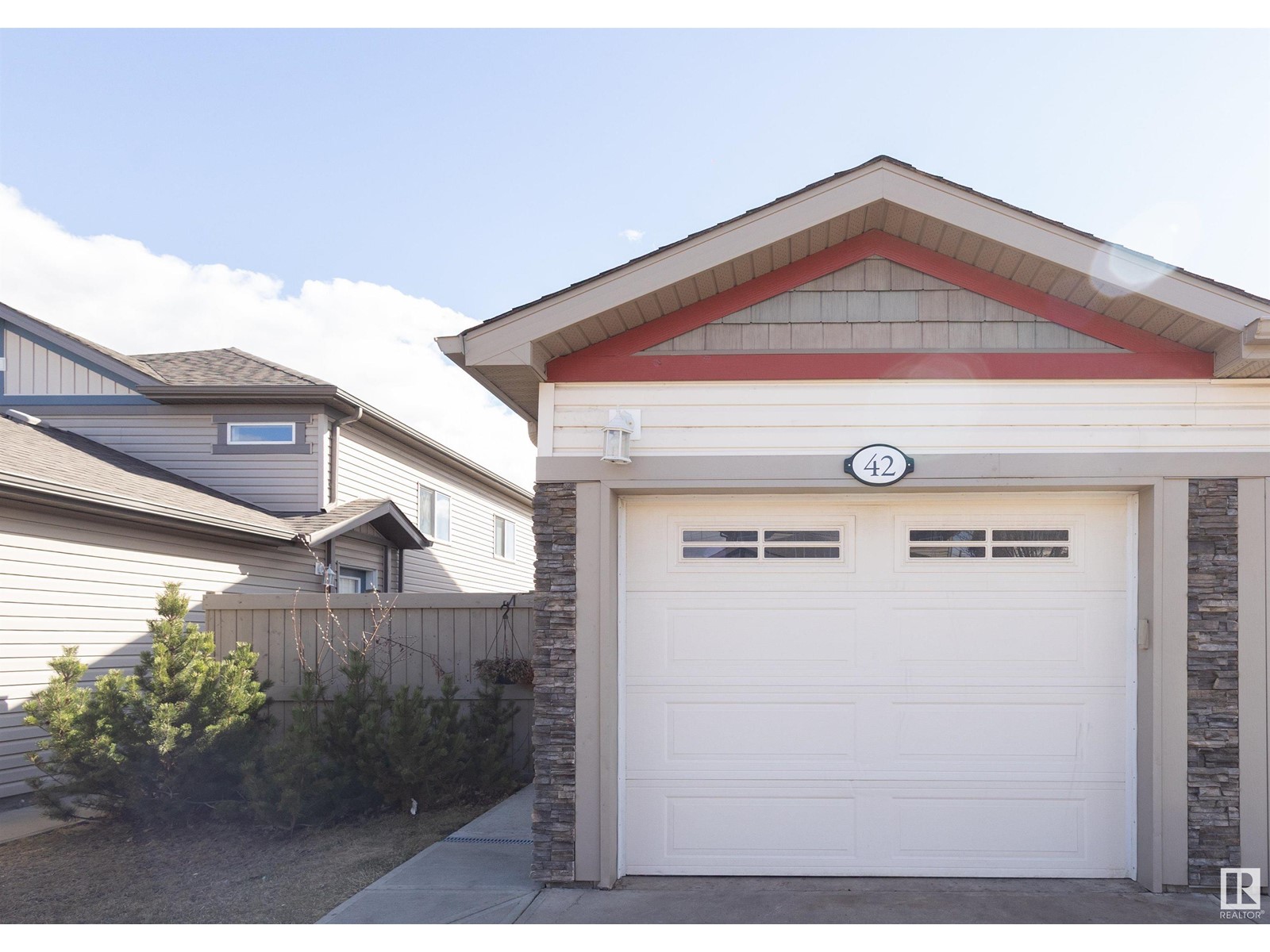 #42 6520 2 AV SW