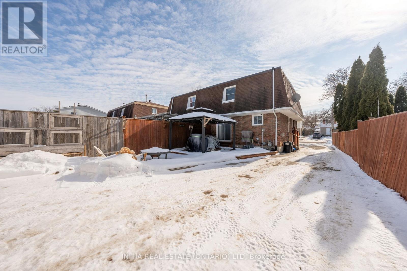 862 ASSINIBOINE CRESCENT