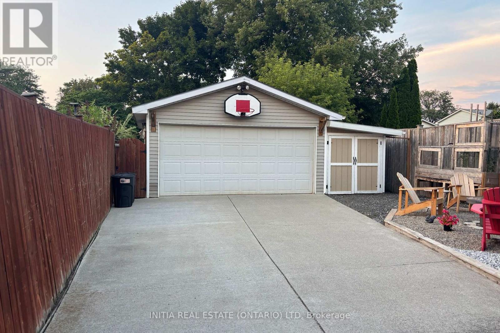 862 ASSINIBOINE CRESCENT