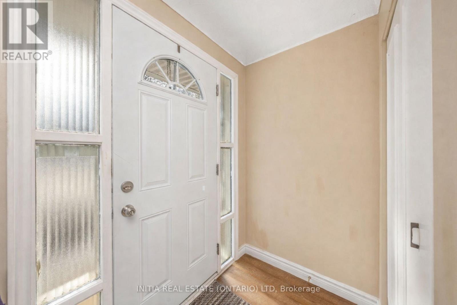 862 ASSINIBOINE CRESCENT