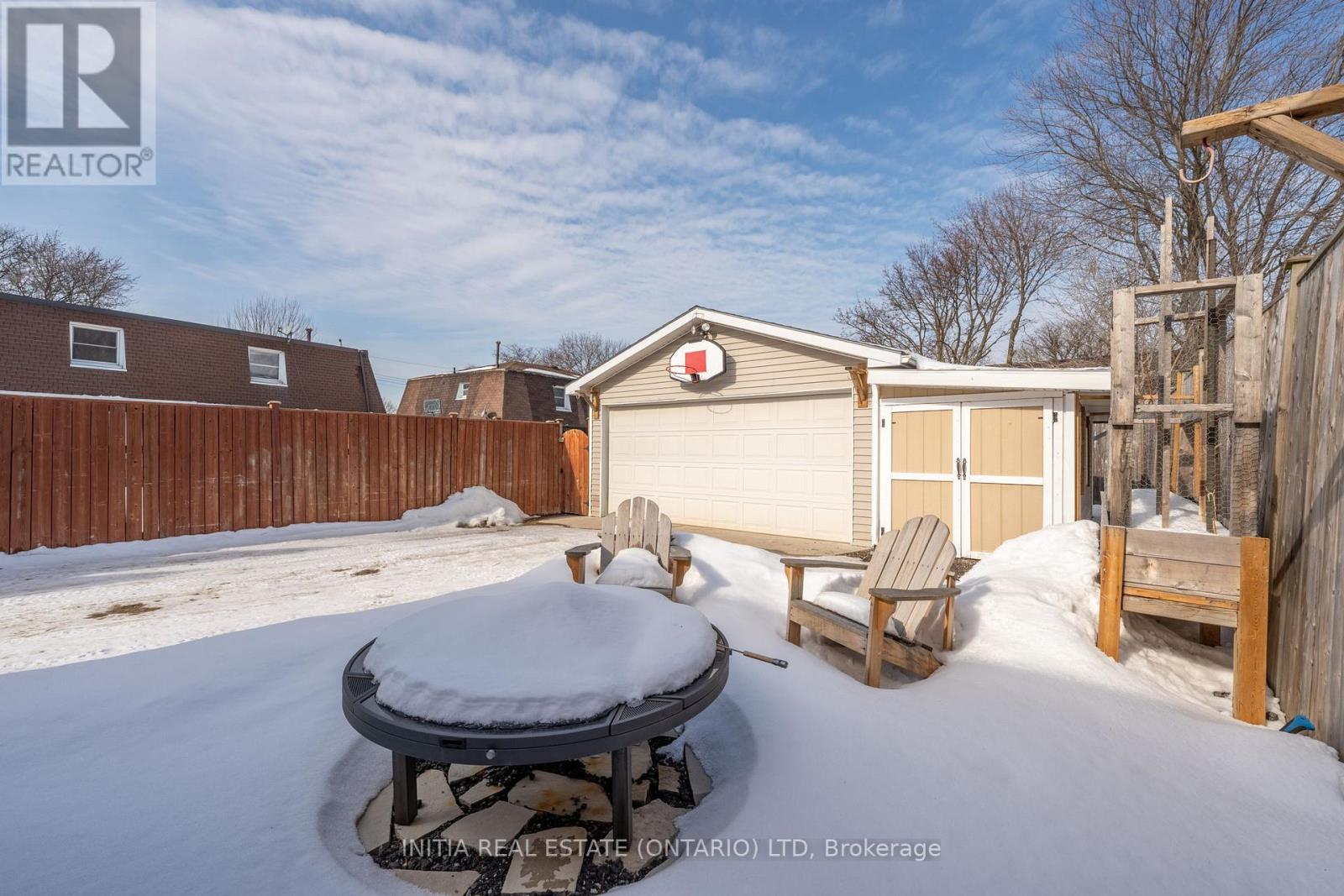 862 ASSINIBOINE CRESCENT