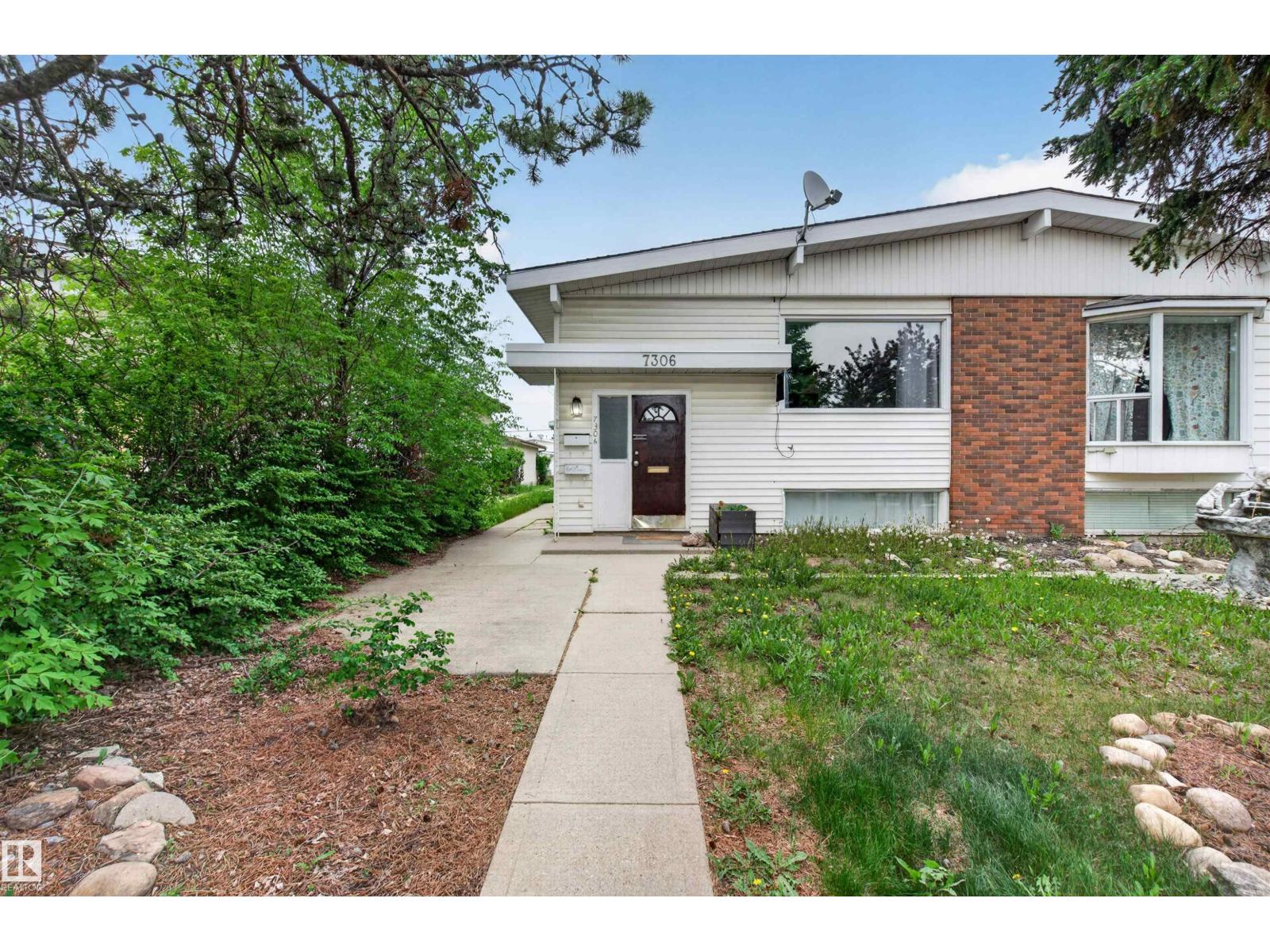 7304/7306 78 AV NW
