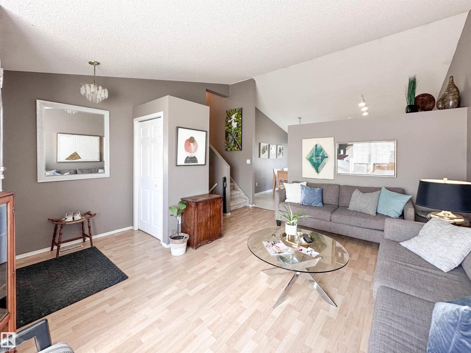 2116 152 AV NW