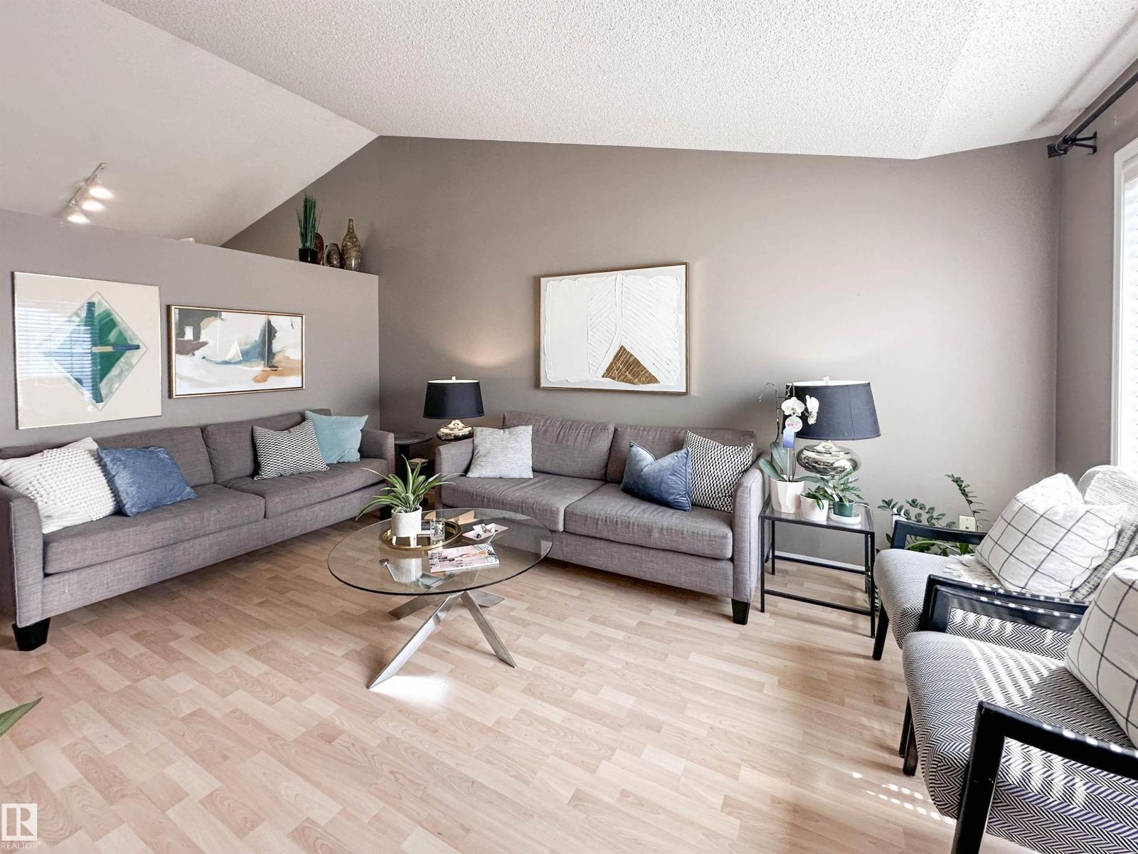 2116 152 AV NW