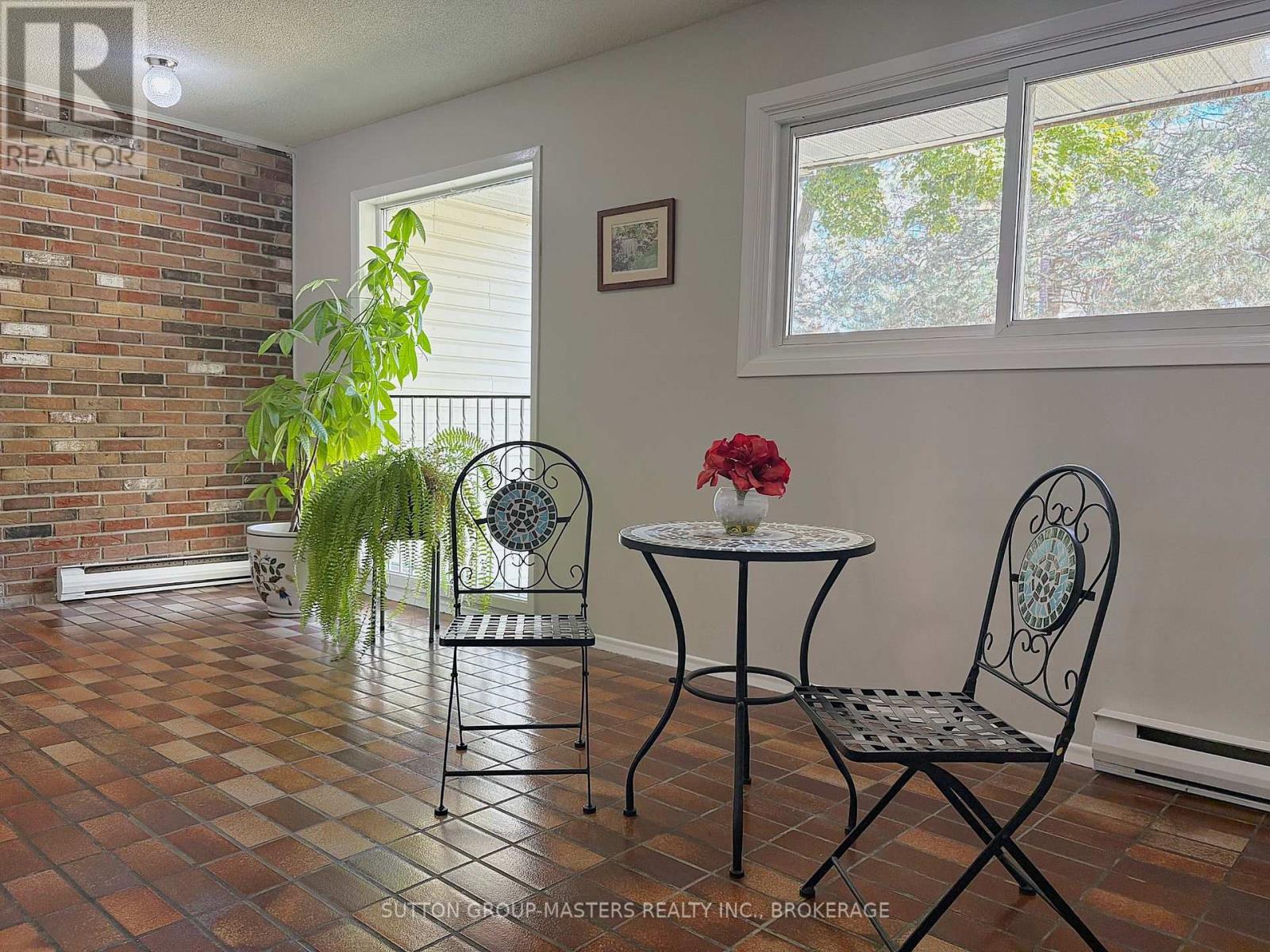 301 - 1000 PEMBRIDGE CRESCENT