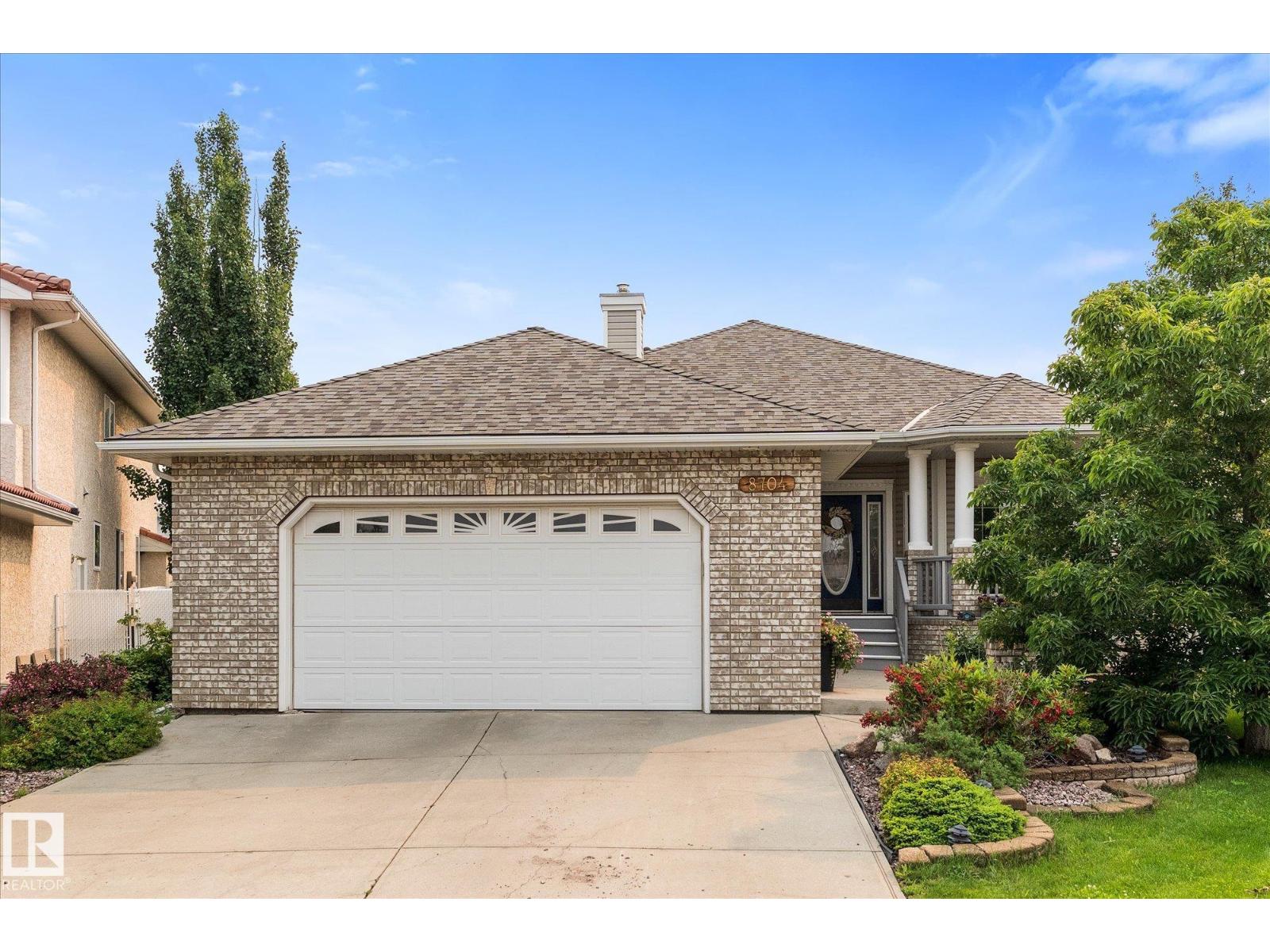 8704 165 AV NW NW