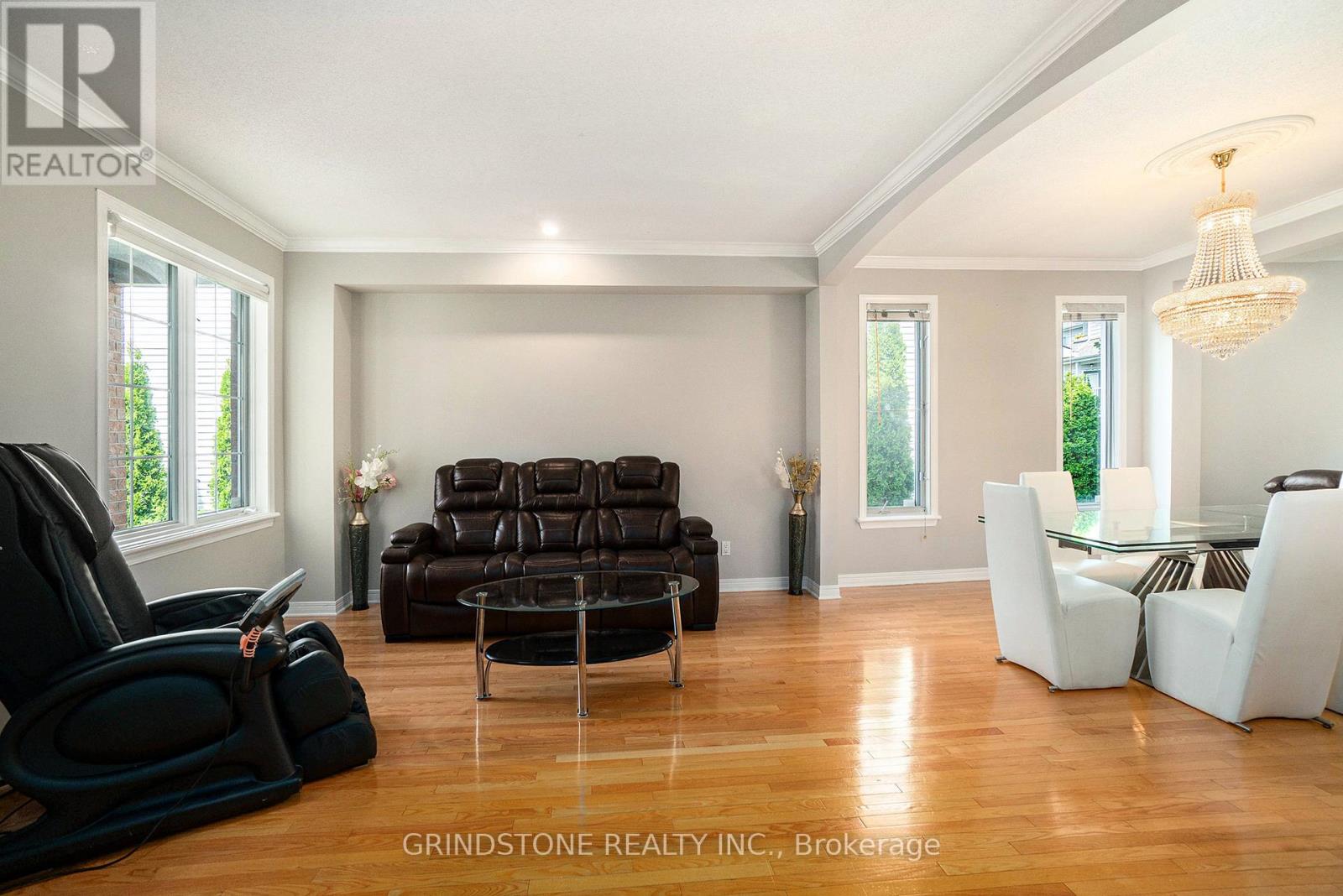 95 EVANSHEN CRESCENT