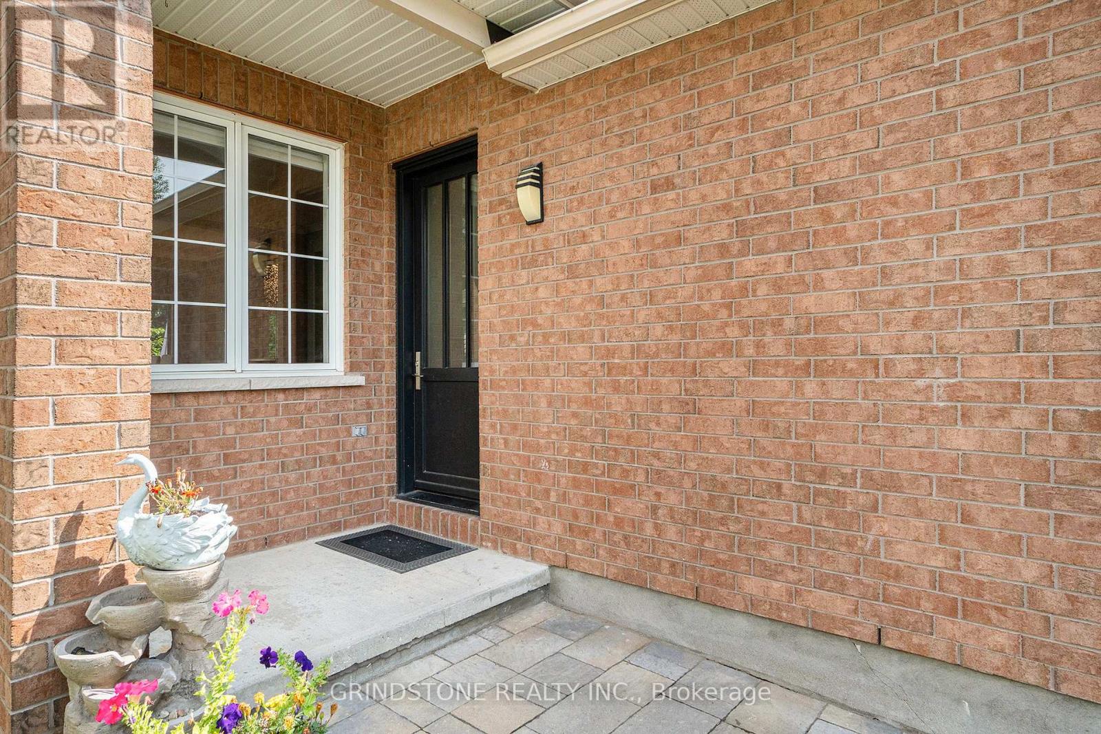 95 EVANSHEN CRESCENT